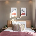 Sunny Central Three Bedroom Apartment