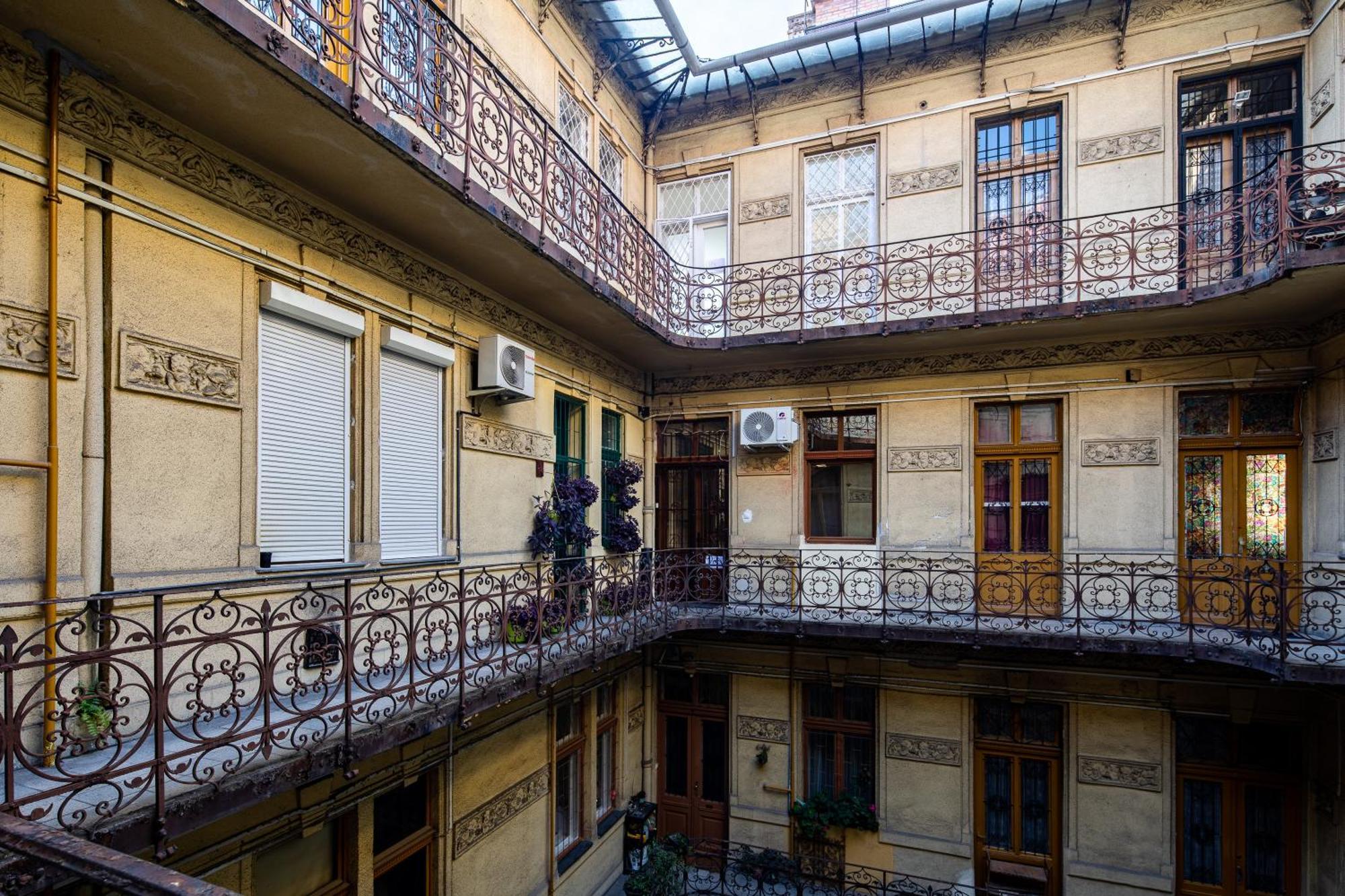 Sunny Three Bedroom Apartament *