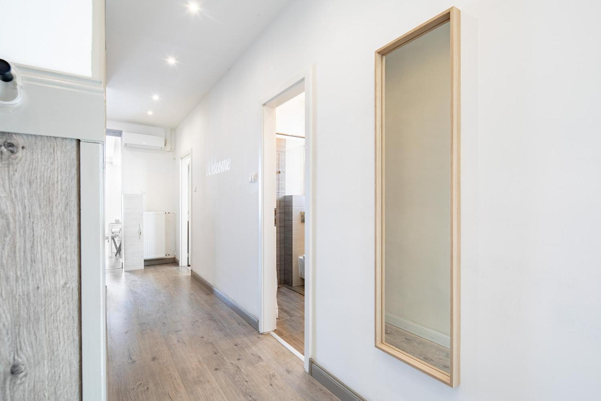 Sunny Three Bedroom Apartament