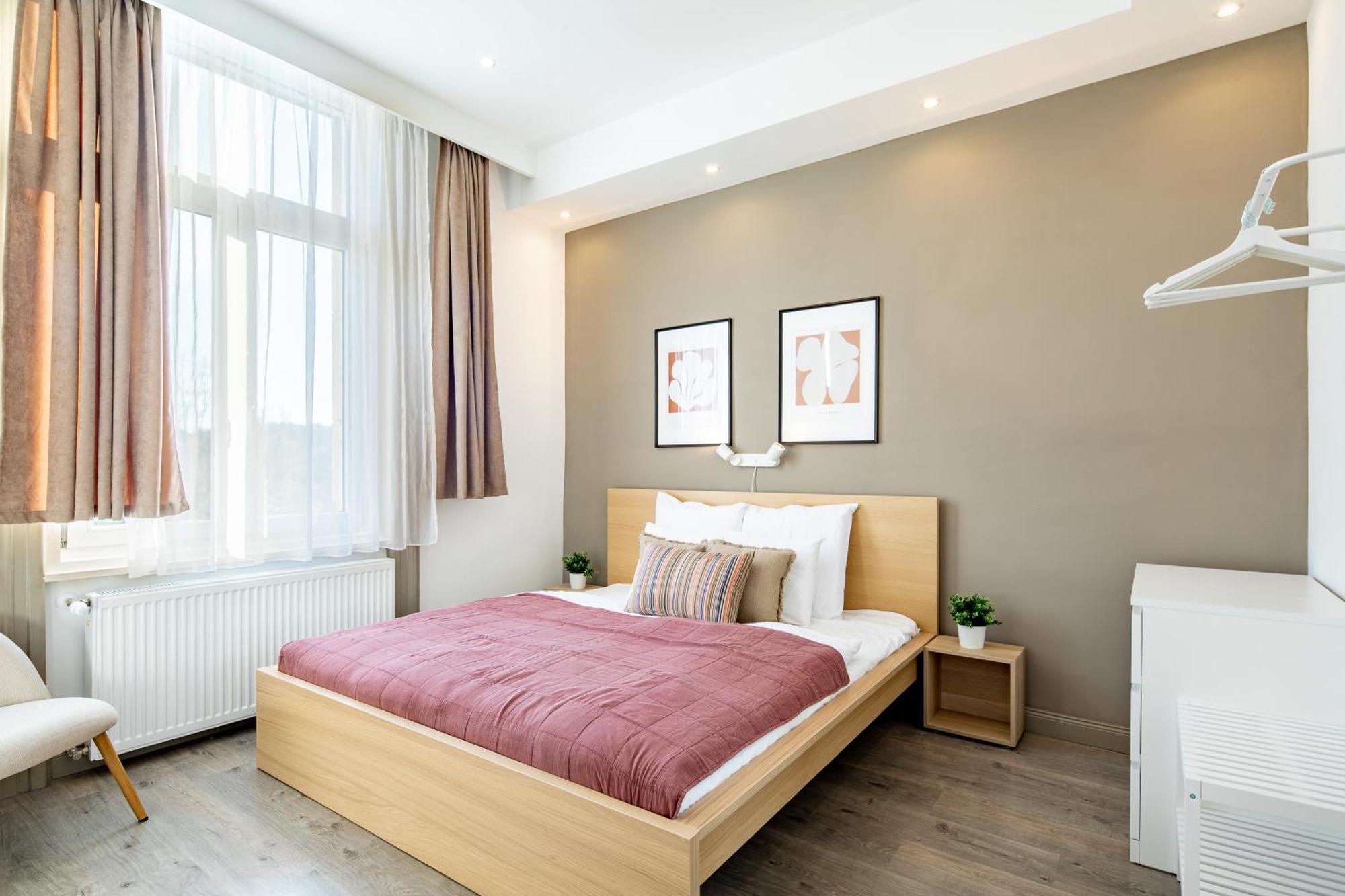 Sunny Three Bedroom Apartament *